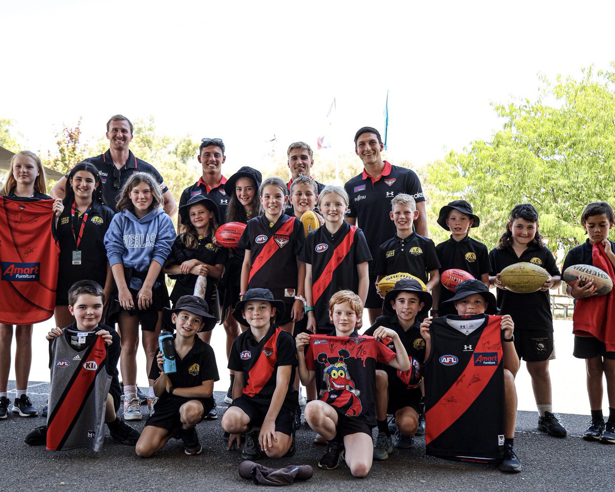 essendonfc's tweet photo. Plenty of Dons fans in Bendigo ❤️ https://t.co/1LRS1brgrj