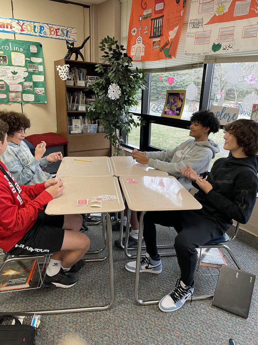 wilch_beth's tweet photo. Fun and games in LINK class today!😀 @KarrerMS https://t.co/MQxElH8NRC