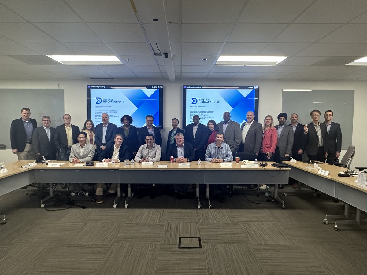 Had an incredible day at <a href="/DIU_x/">DefenseInnovationUnit</a> keeping up with projects, learning from innovative AI &amp; quantum companies,  &amp; hearing from CEO/VCs in a panel. Excited for the future of tech! #DIU #AI #quantum #innovation