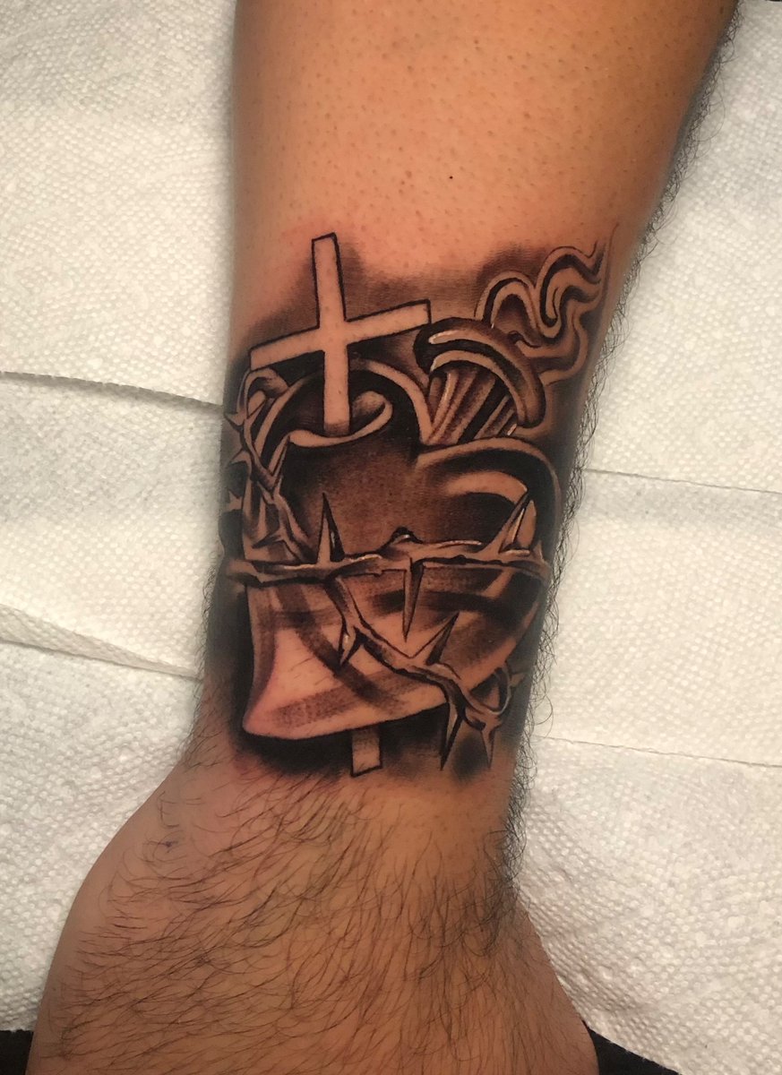 JayBlackburn_'s tweet photo. What’s good everyone 
Just want to announce,  I’ve been grinding to become a tattoo artist for a little over a year. Here is some of my latest work. I’m located in LA, if you’re interested in getting some work done, message me for inquiries. Please spread the word if you can 🙏 https://t.co/6RTOlV1WxZ