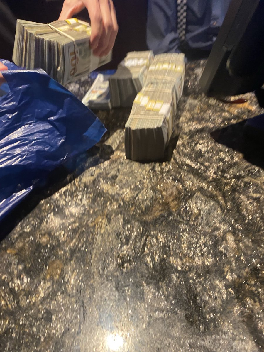 exbookiekiller's tweet image. Gonna be giving out 10 FEB passes 

Every pick delivered straight to you for all of February from the best sports bettor of all time

All you gotta do is Like / Retweet to enter