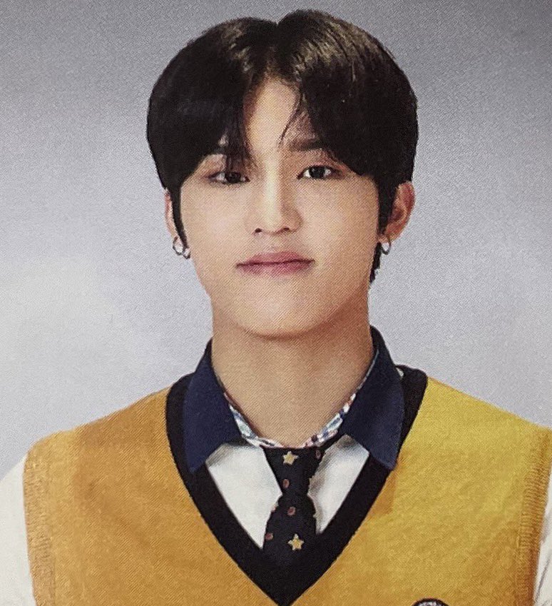 DO_seoguan's tweet photo. 💛💛졸업 축하해💛💛 https://t.co/8ZvorWE6uC