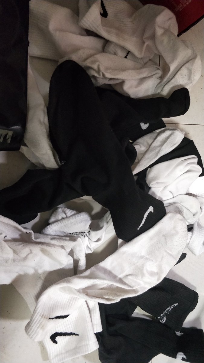 tyshngzhnn11's tweet photo. 谁能想到练体育这么废袜子🧦我俩三天穿了这么多袜子，都懒得洗，有没有狗儿子想要 新号起步（转推➕点赞➕关注）截屏发评论区我抽三个人送原味袜子内裤～先到先得 https://t.co/iPlEZ8Fiwv
