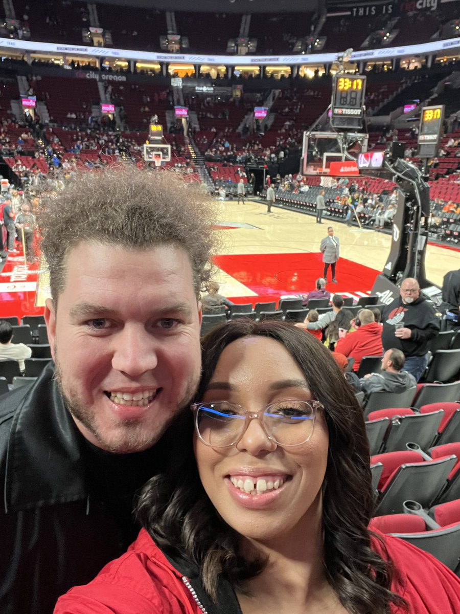 hellodaralyn's tweet photo. #ripcity GO PORTLAND! https://t.co/SfiIMaeP9C
