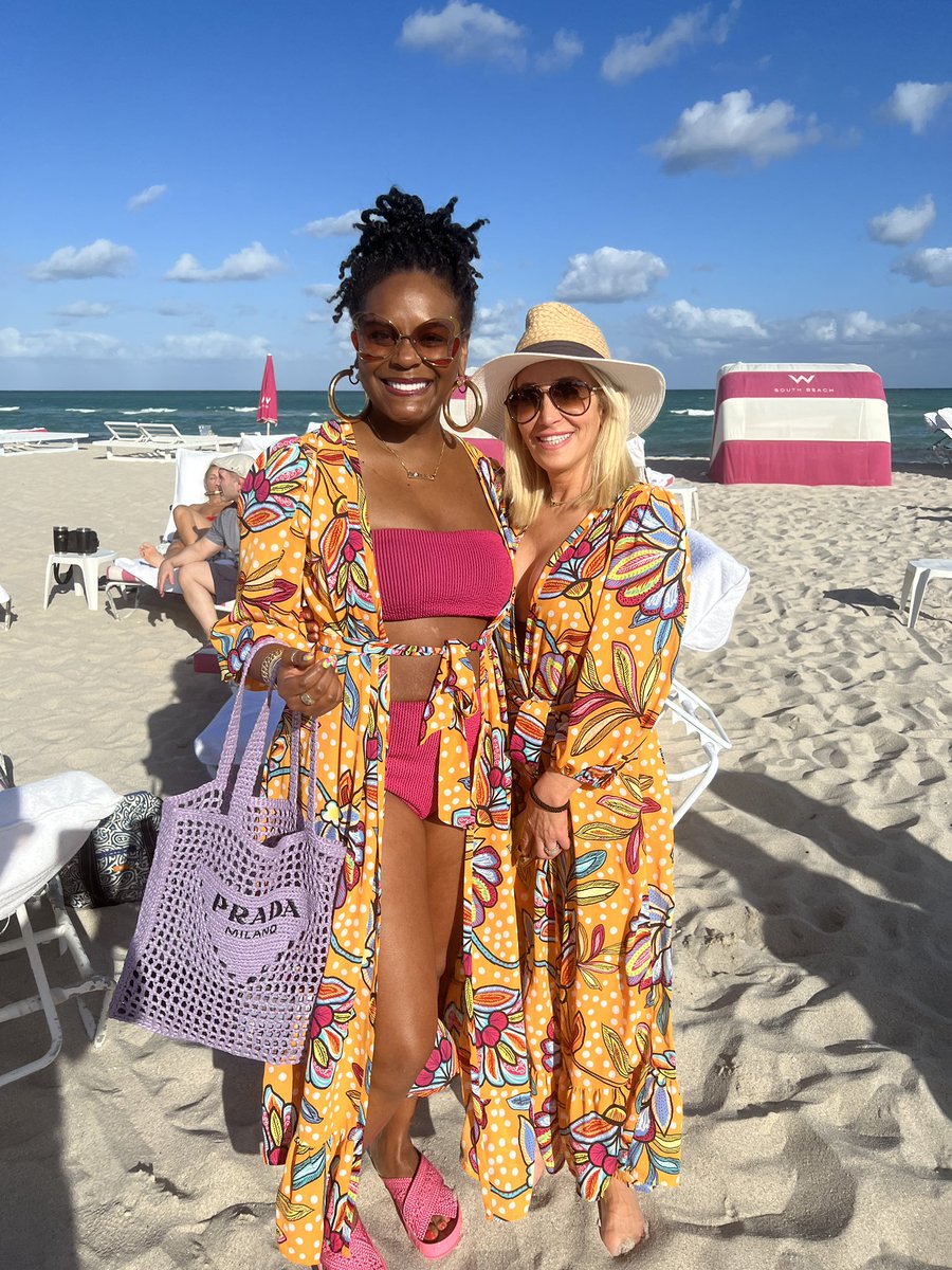 IamTabithaBrown's tweet photo. Ran into a twin on South Beach today❤️
I will never grow old of the feeling of seeing random strangers in my @Target collection!! Wow!!! This is my life!!🥹❤️🙌🏾OOHHH GOD I THANK YOU🙌🏾 https://t.co/8KRTwLrJ9B