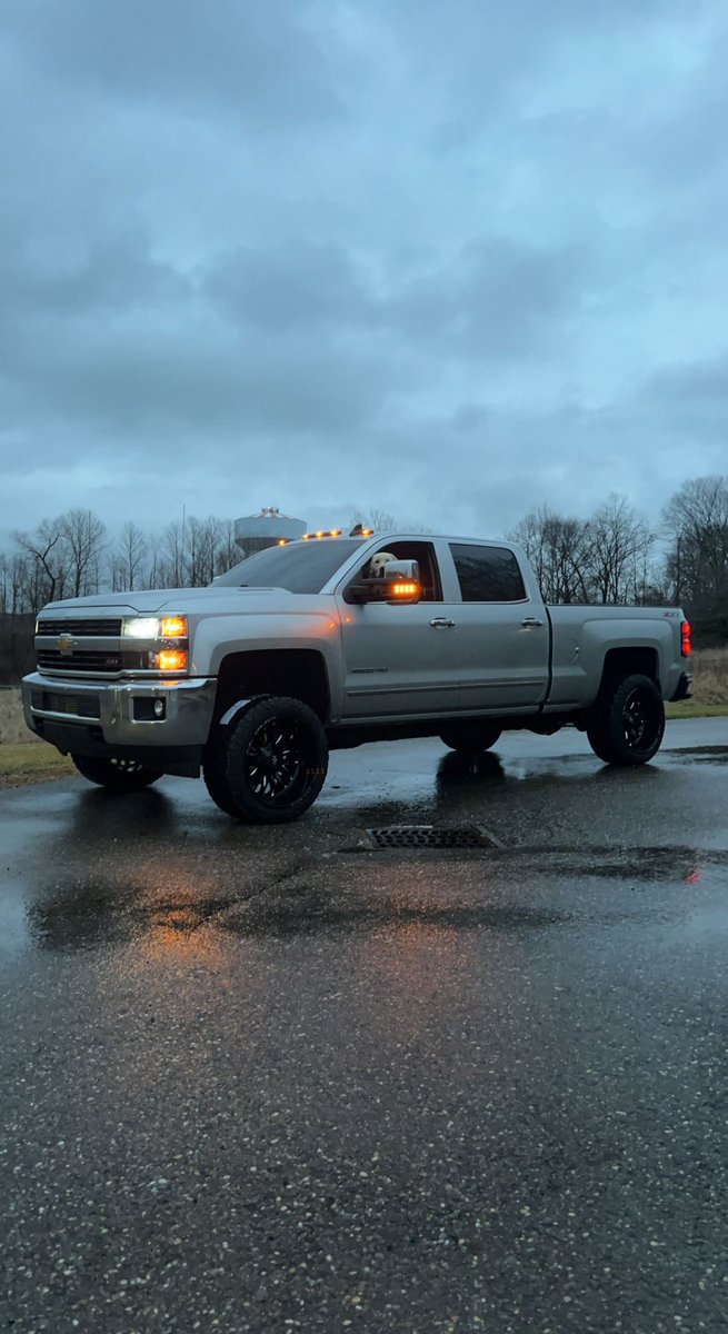 Peep winstyn in the window😂