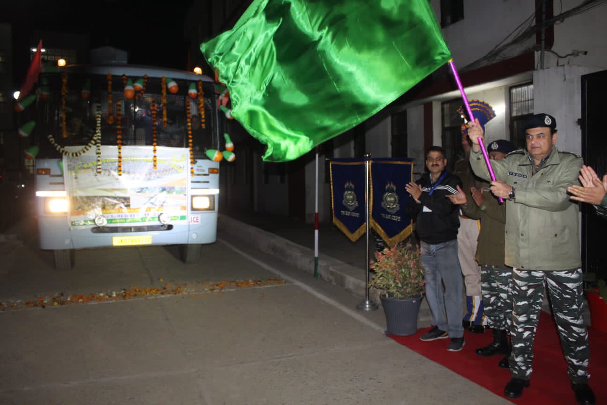 jammusector's tweet photo. Flag off and Facilitated  the #tour of 100 #Students alongwith 7 #teachers from various schools of Jammu region to participate in 23rd #RashtraKathaShivir2023 organised by #VedicMissionTrust at Rajkot, Gujrat #CRPFinServiceToHumanity #CivicActionProgram https://t.co/uSxCfUxsQW