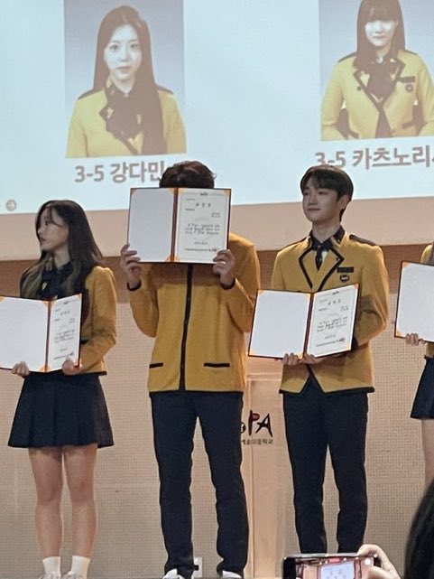 woodzcoups's tweet image. i just know his members were being very loud which explains the hiding 😆