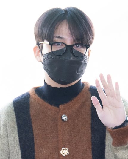 he looks gorgeous