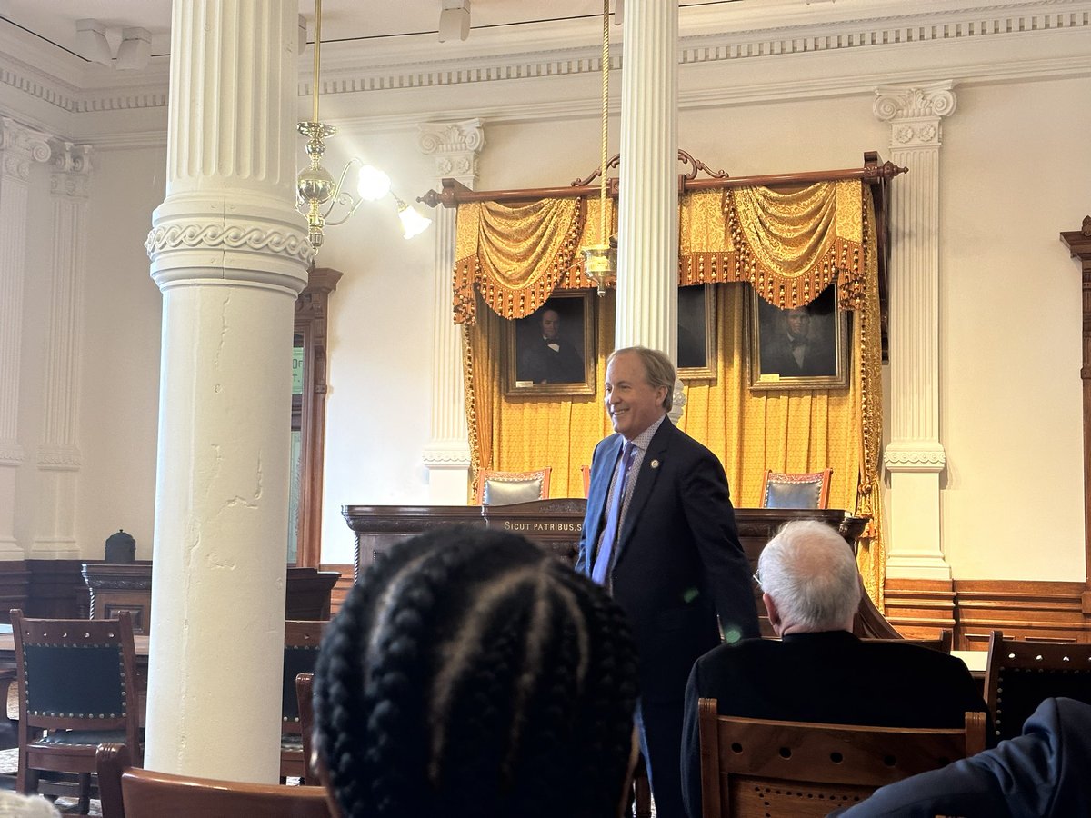 danielhutson's tweet photo. It was a great day at the Capitol! Thanks @DavidSpillerTX @PhilKingTX @KenPaxtonTX for visiting with #Brownwood today. #txlege #banking https://t.co/xp37tTnKKg