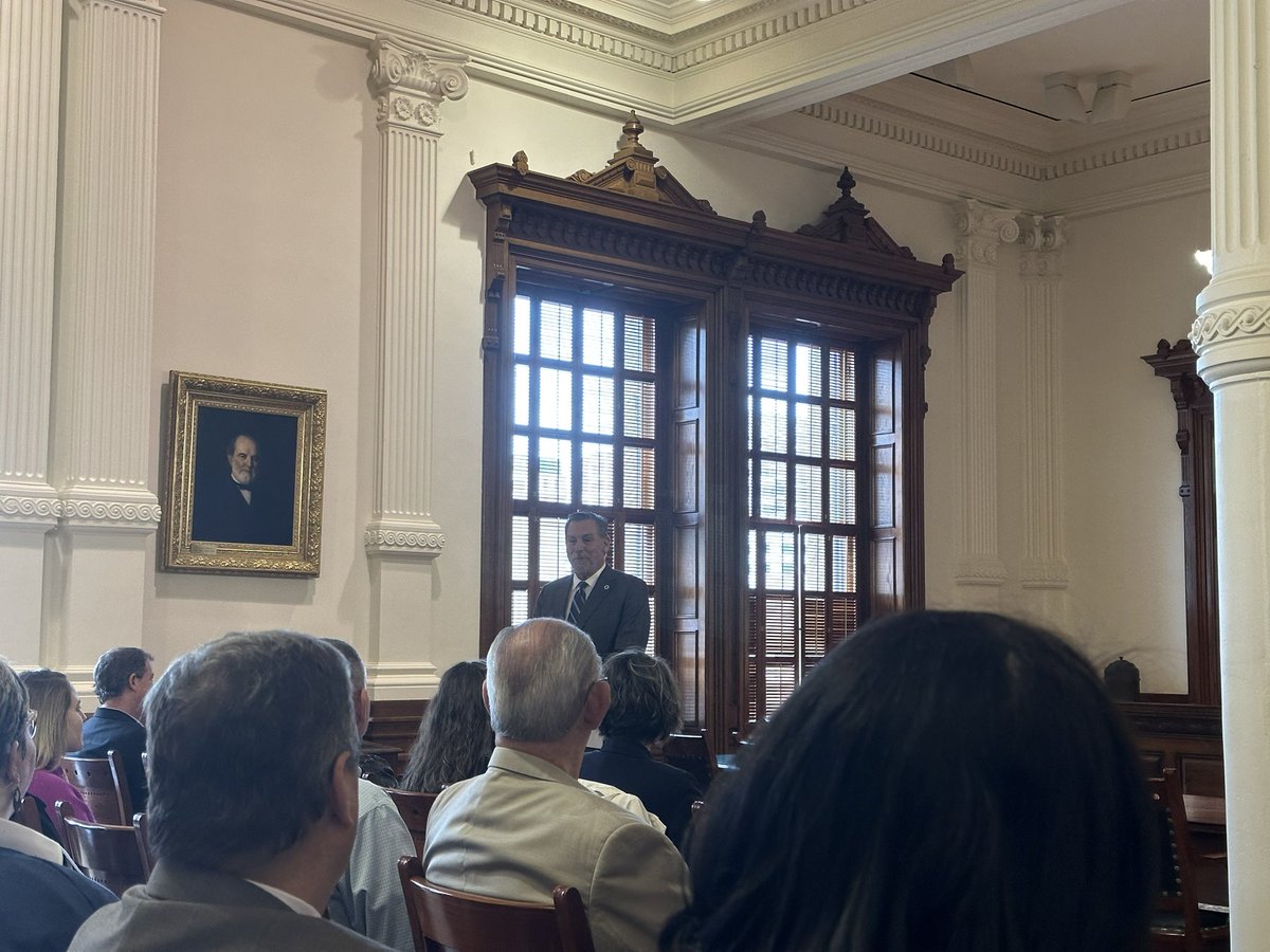 danielhutson's tweet photo. It was a great day at the Capitol! Thanks @DavidSpillerTX @PhilKingTX @KenPaxtonTX for visiting with #Brownwood today. #txlege #banking https://t.co/xp37tTnKKg