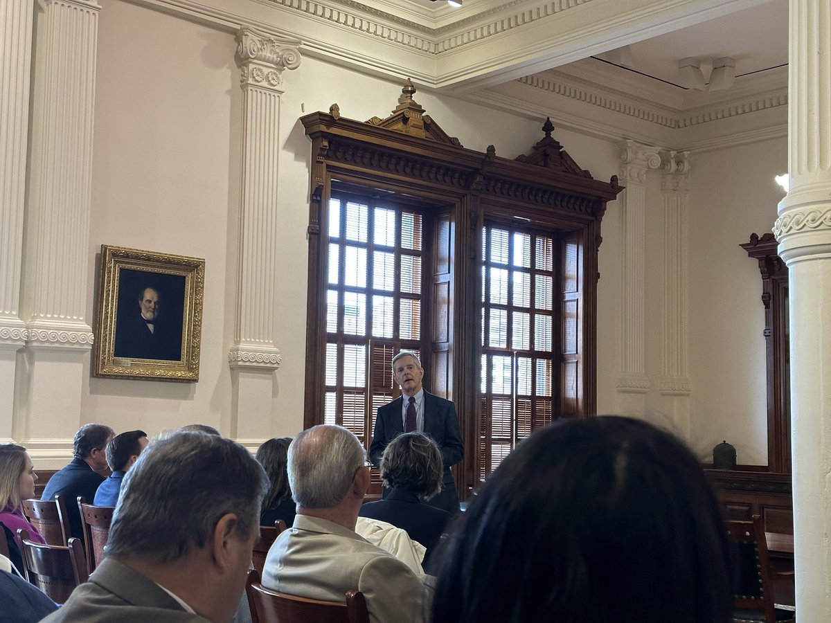 danielhutson's tweet photo. It was a great day at the Capitol! Thanks @DavidSpillerTX @PhilKingTX @KenPaxtonTX for visiting with #Brownwood today. #txlege #banking https://t.co/xp37tTnKKg