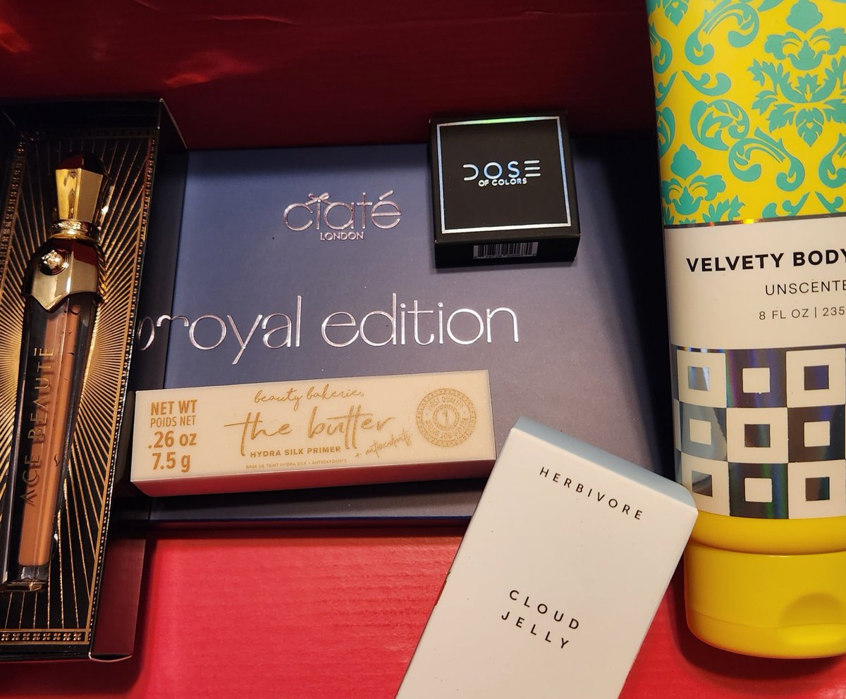 TNG1280's tweet photo. My @boxycharm for February.
#boxycharm https://t.co/9BLrLBBd3N