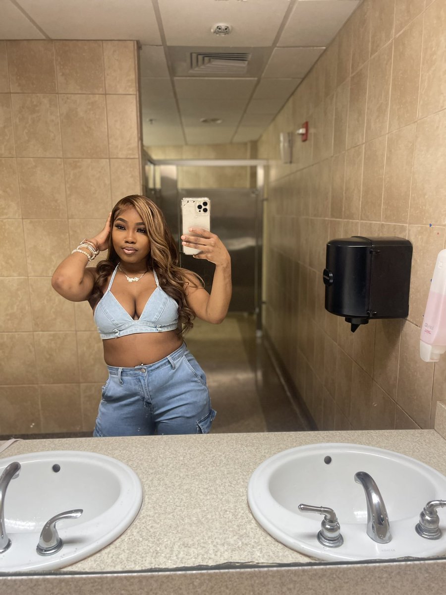 PurtyyyyM's tweet photo. whats poppin . https://t.co/gqfGDdrFKq