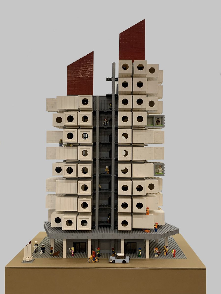 LEGOmMoc's tweet image. 大学の卒制でシン・カプセルタワーをレゴで制作しました!全長1m越えの力作です!中銀の配管問題に着目し、アップデートを施しました。
#中銀カプセルタワー #NakaginCapsuletower #レゴ