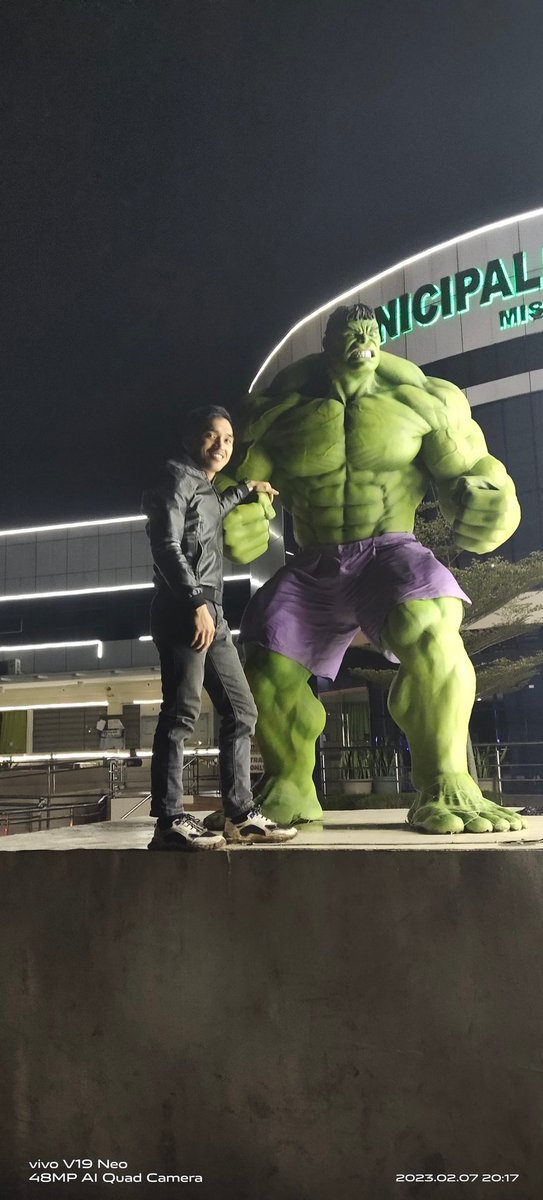 How about take a picture with hulk?😂

#hulk#happyme#pinoypride