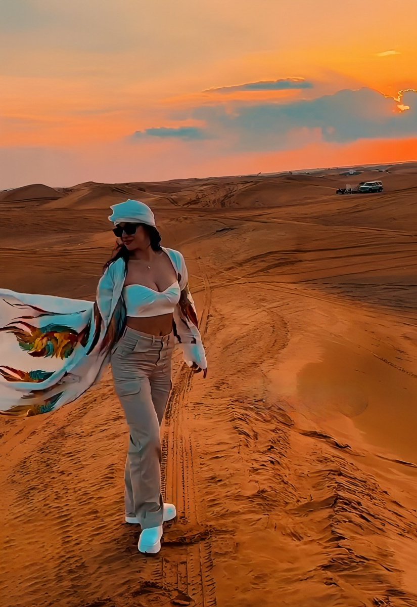 angelicacamac19's tweet photo. Recuerdo cuando todos viajaban a distintos países y todos los findes se iban a Mancora y el fandom de Rose sin contenido porque Rous estaba estudiando y mega enfocada en sus proyectos.. Ahora está graduada y cosechando lo que sembró durante todo ese tiempo! Valió la pena Rouchita https://t.co/s7xtpdmQBe