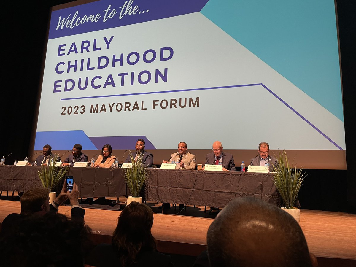 bstokes584's tweet photo. Many thanks to @CCAUIL for hosting tonight’s very informative mayoral candidate forum on ECE! Great to see so many early education advocates and leaders, including @SomethingGoodNE! https://t.co/t1JLfL7CQx