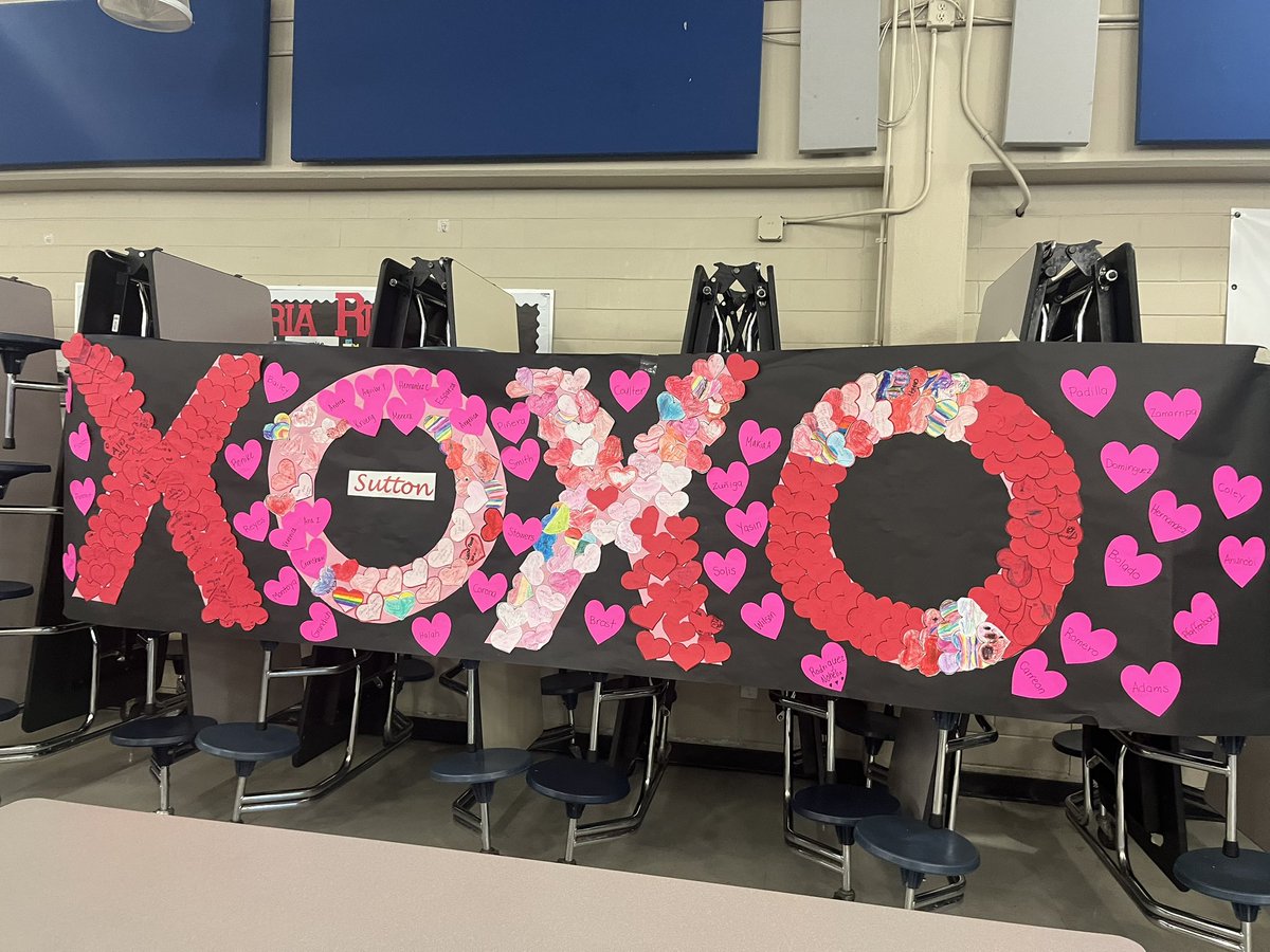 SuttonES_HISD's tweet photo. Thank you @SELHISD our SSO @SSaenzPhillips and principal Dr. Akala @BeatriceAkala for supporting our Sutton family with Social Emotional and Self Care strategies! We feel the love! ❤️#love #socialemotional #selfcare #suttonpride ❤️ https://t.co/XYqCvEDB88