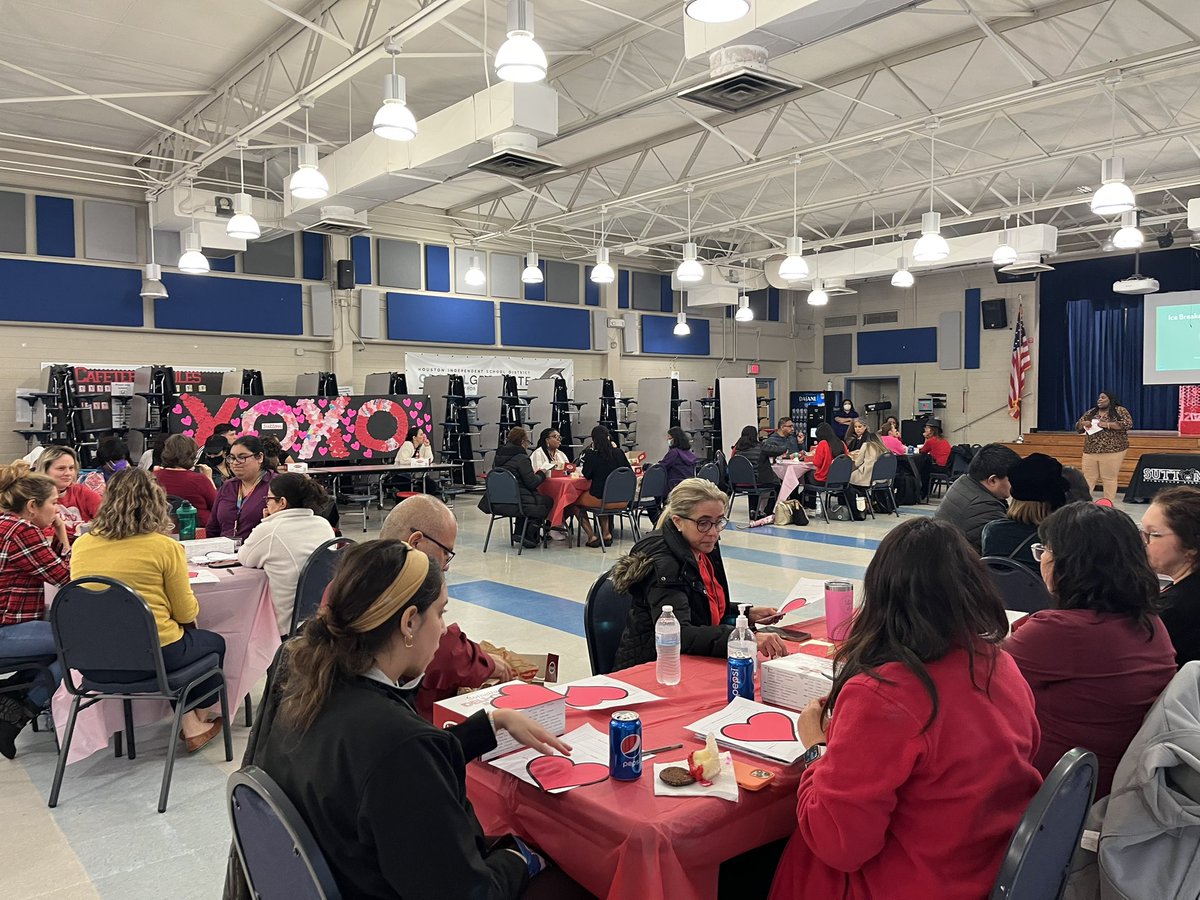 SuttonES_HISD's tweet photo. Thank you @SELHISD our SSO @SSaenzPhillips and principal Dr. Akala @BeatriceAkala for supporting our Sutton family with Social Emotional and Self Care strategies! We feel the love! ❤️#love #socialemotional #selfcare #suttonpride ❤️ https://t.co/XYqCvEDB88