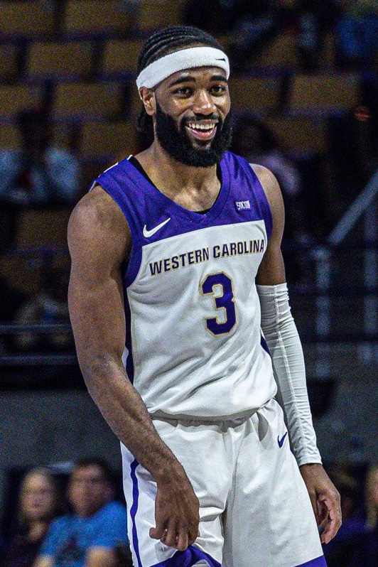 CBSSportsCBB's tweet photo. Western Carolina had a 40-point scorer and a 30-point scorer tonight. 

@CatamountMBB is the first D-I team this season to have teammates do that 🔥 https://t.co/qUos0D3ey0