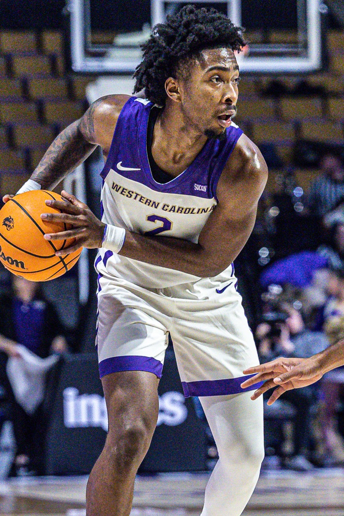 CBSSportsCBB's tweet photo. Western Carolina had a 40-point scorer and a 30-point scorer tonight. 

@CatamountMBB is the first D-I team this season to have teammates do that 🔥 https://t.co/qUos0D3ey0