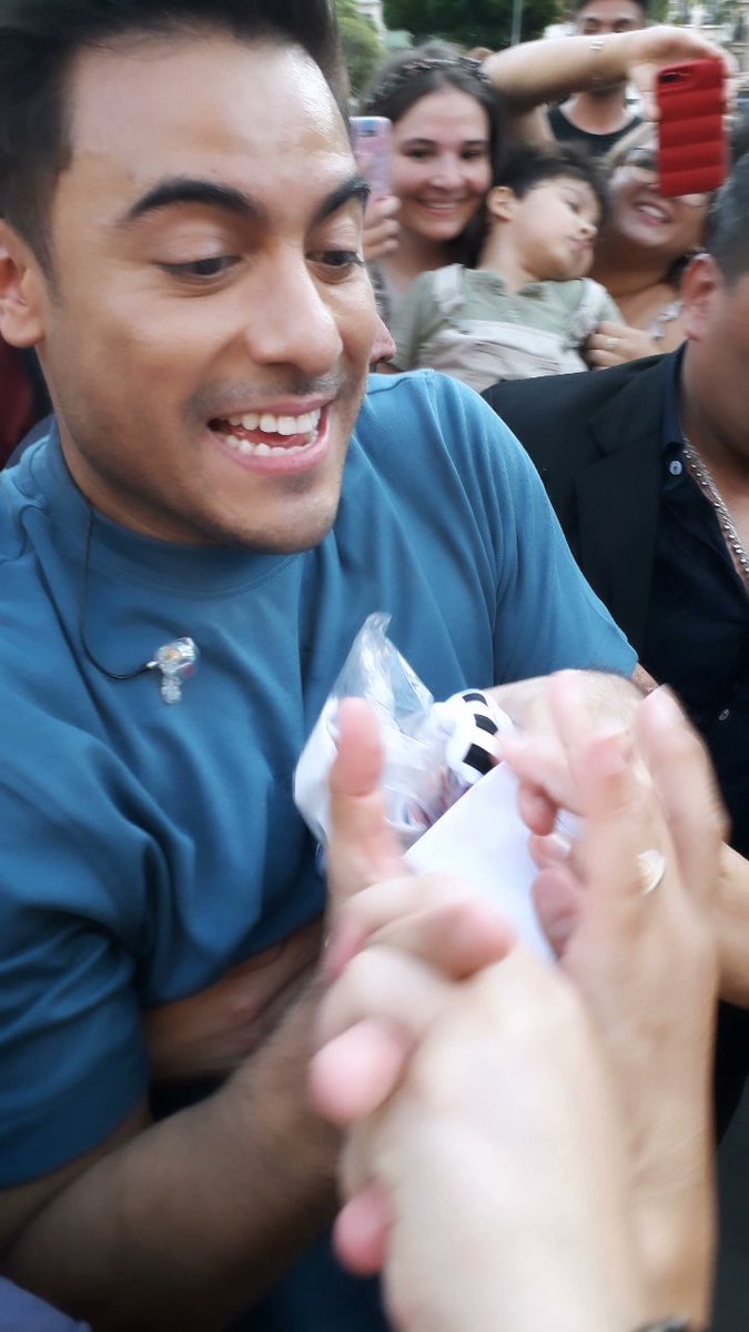 JohaMai20's tweet photo. Disfrutamos mucho de poder verte y escuchar en vivo tus nuevos temas @_CarlosRivera 💙 
GRACIAS @TuMusicaHoy_OK 
• @SonyMusicArg https://t.co/9fe0WpHr81