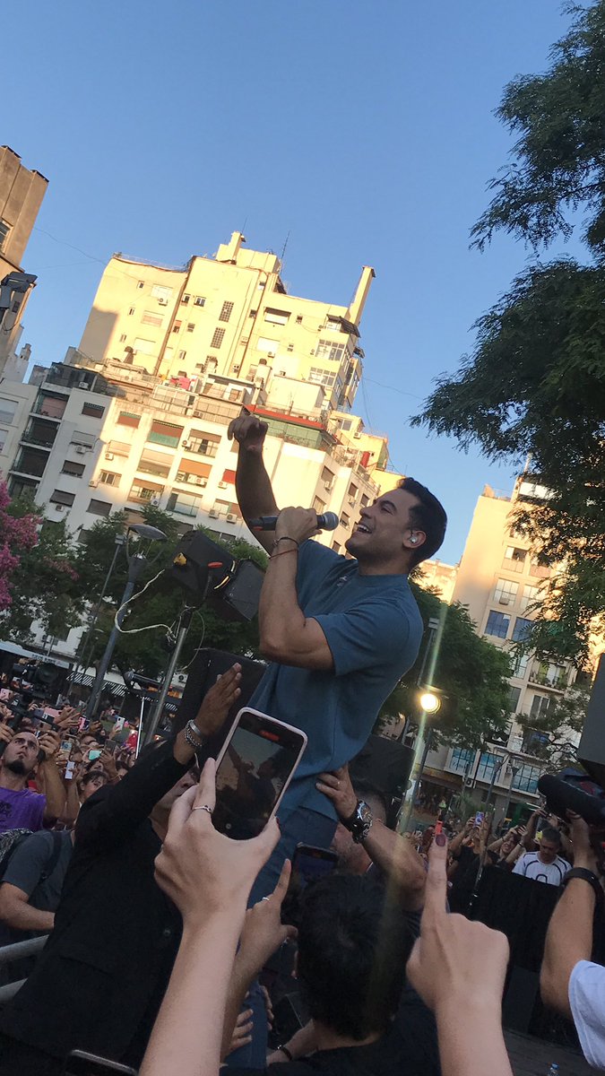 JohaMai20's tweet photo. Disfrutamos mucho de poder verte y escuchar en vivo tus nuevos temas @_CarlosRivera 💙 
GRACIAS @TuMusicaHoy_OK 
• @SonyMusicArg https://t.co/9fe0WpHr81