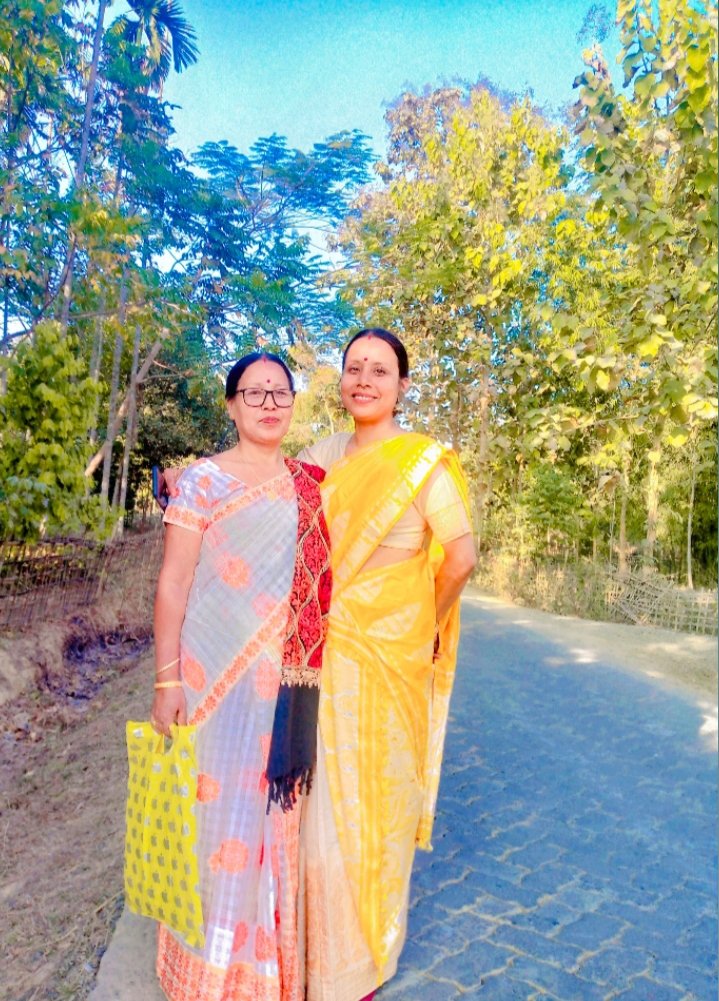 मानना पर्याप्त नहीं जानना भी आवश्यक है,परमात्मा की अनुभूति प्रेम में भी पाया जा सकता है 💞...हरि ॐ 🙏
