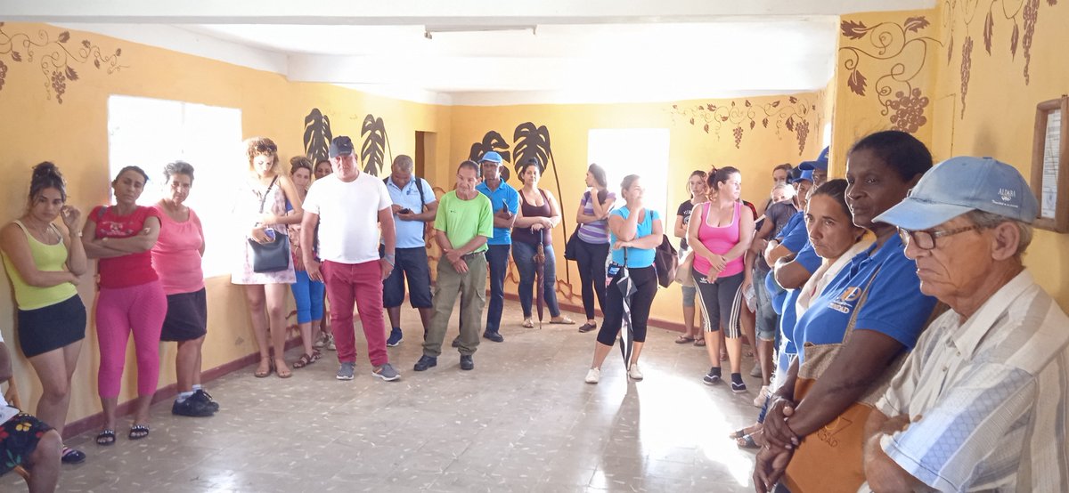 AmaroAlien's tweet photo. En el Consejo Popular FNTA en #Trindad se realiza fructífero intercambio de los candidatos a diputados a la ANPP con factores y pobladores de la comunidad #SanctiSpíritusEnMarcha https://t.co/wN99lfkSZj