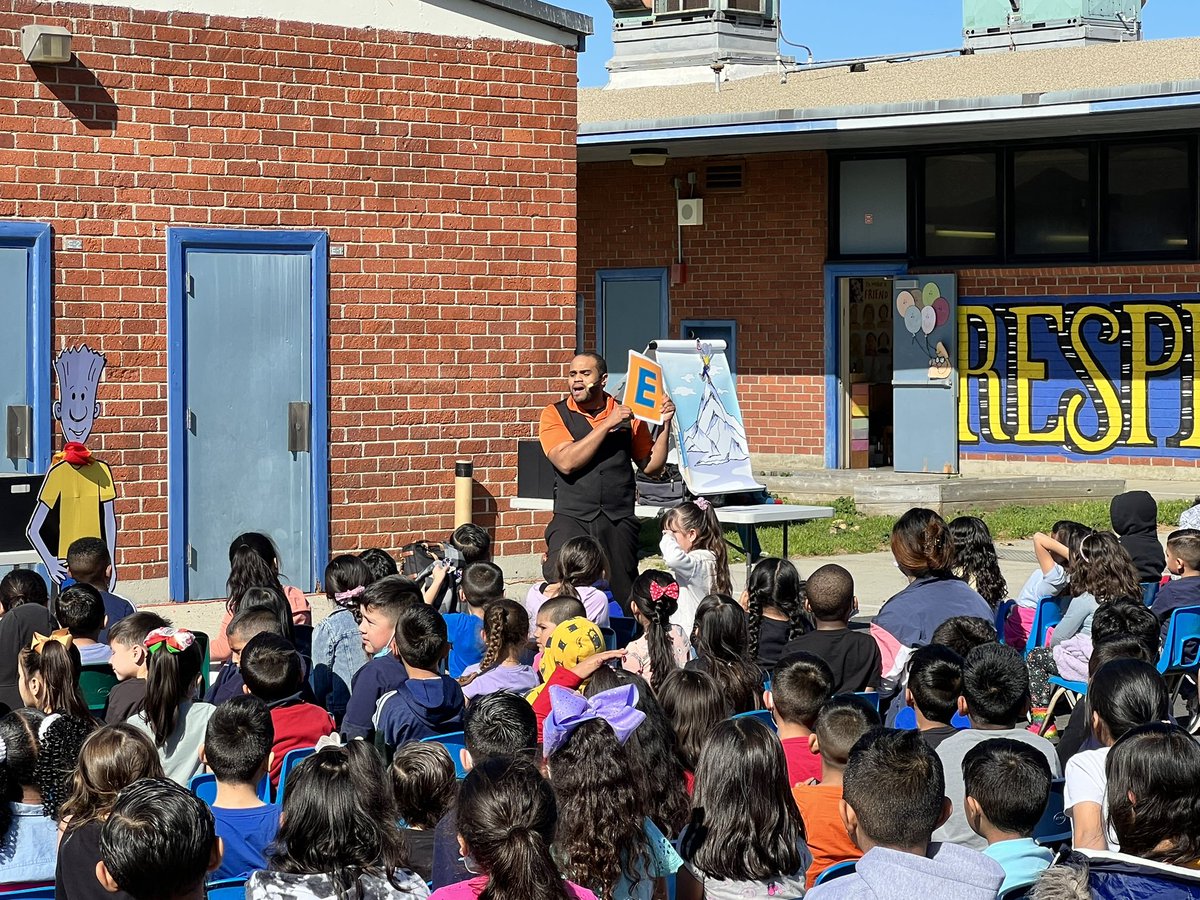 AlcottPUSD's tweet image. NED and John visited Alcott today and shared a powerful message with students…#NeverGiveUp #EncourageOthers #DoYourBest @PomonaUnified @dr_ambriz_pusd @thenedshows