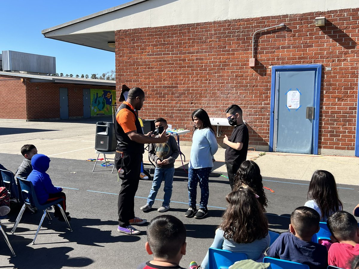 AlcottPUSD's tweet image. NED and John visited Alcott today and shared a powerful message with students…#NeverGiveUp #EncourageOthers #DoYourBest @PomonaUnified @dr_ambriz_pusd @thenedshows