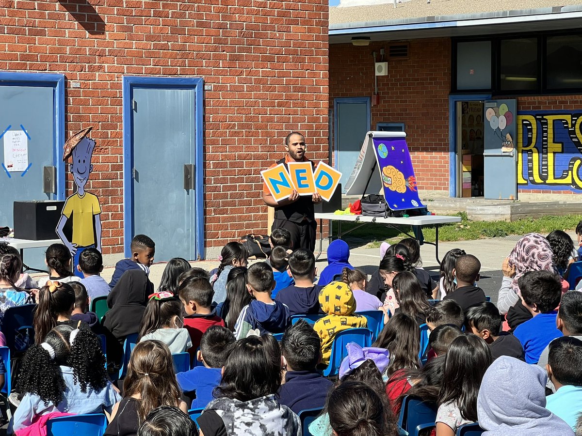 AlcottPUSD's tweet image. NED and John visited Alcott today and shared a powerful message with students…#NeverGiveUp #EncourageOthers #DoYourBest @PomonaUnified @dr_ambriz_pusd @thenedshows