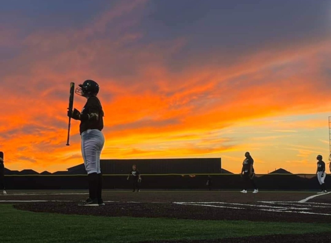 priddy77's tweet photo. Thanks to a teammate's mom for capturing these great Texas sunsets on the glorious softball field! https://t.co/hERMj1SqWj