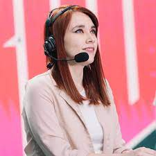 La ganadora a Host del año 2022 es:

🥇 <a href="/vh_gatotowsky/">Gatotowsky</a> 
🥈 @milky_fel 
🥉 <a href="/kalipsogamingla/">Kalipso</a>