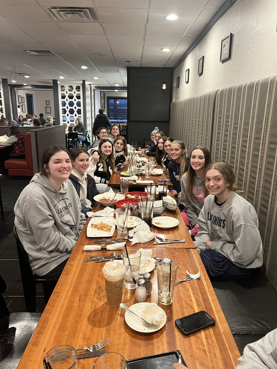 LadyKnights_LCC's tweet photo. Our team headed to Lapel tonight for our Regional practice but up first was a great dinner at Michaelangelos in Noblesville!! https://t.co/w75GewL3nG