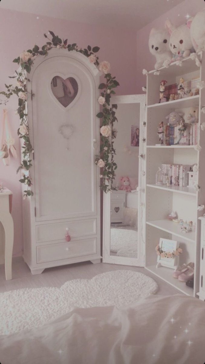 RaesBunny's tweet photo. Pretty 🌸🌿 #cute #cuteroom #roomdecore #aesthetic #aestheticroom #littlespacecommunity https://t.co/QFtzEejG38