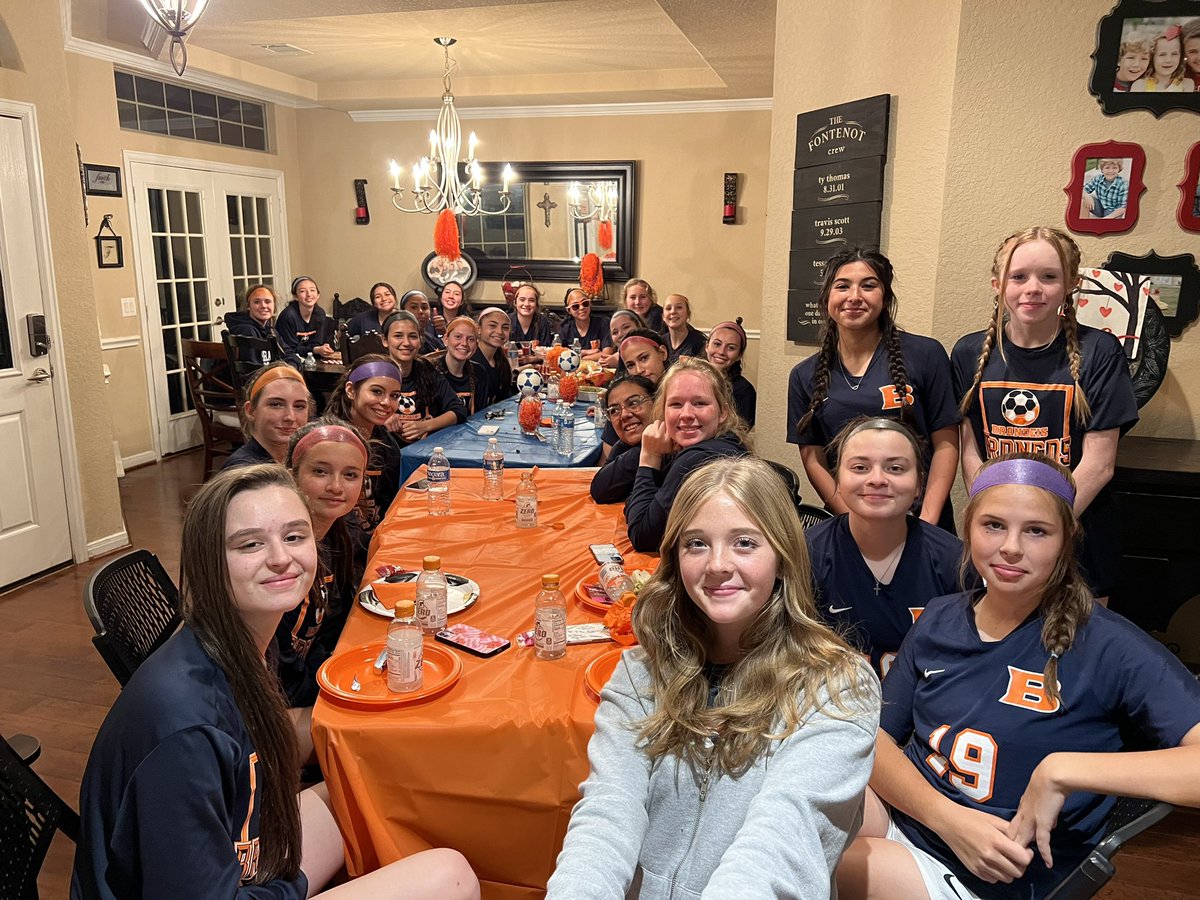 FontenotFam5's tweet image. Fun team dinner tonight for this 🧡💙⚽️awesome ⚽️⚽️team! About halfway thru the season and if u need a review of the scores in the W column it goes something like 1-0, 3-0, 7-0, 3-0, 5-0 , 7-0, 7-0 #ButWhoseCounting @BHS_GRLSSoccer  @Chloe_Pounds2