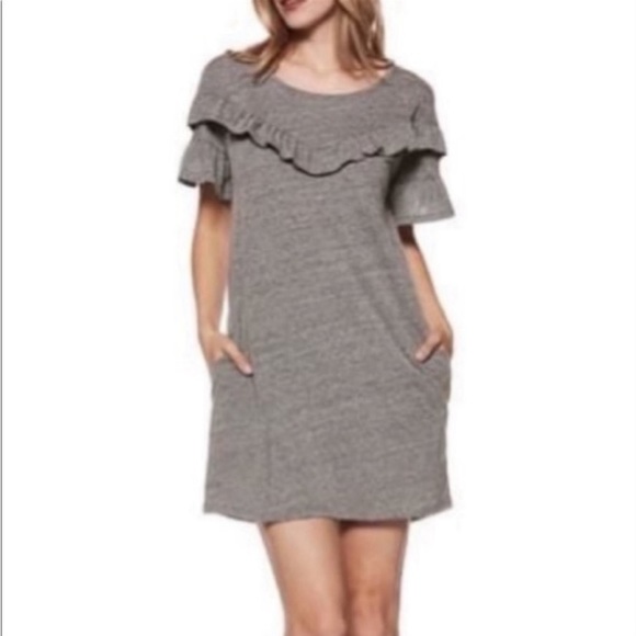 tkanga's tweet photo. So good I had to share! Check out all the items I'm loving on @Poshmarkapp from @thelonniehays #poshmark #fashion #style #shopmycloset #paige: https://t.co/N5HFVQzGa9 https://t.co/fanV2yjdYO