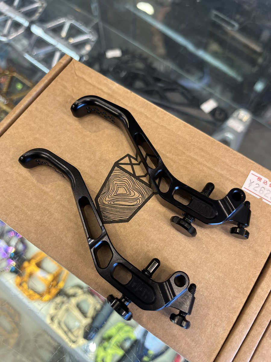 katocycle's tweet photo. 大人気MTBディスクブレーキ、MAGURA MTシリーズ用カスタムレバーブレード、OAK COMPONENTS ROOTLEVERがマイナーチェンジして再入荷！MT5やMT TRAIL SPORTS等、上位グレード以外にも取り付け可能！
#カトーサイクル #magura #oakcomponents #mtb https://t.co/HK1wjDfjhw