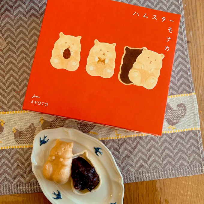 いただいたお土産と共に、、こんなかわいいおやつがあったなんて、。ハムスターもなか可愛すぎる、。  