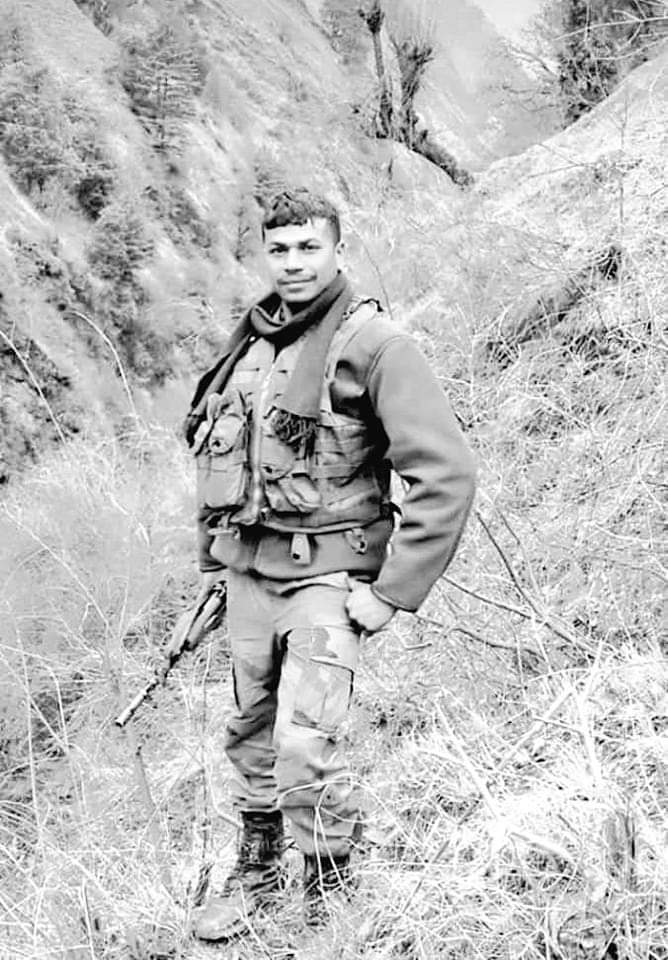 मध्यप्रदेश के लाल बड़वानी जिले के ग्राम सिदड़ी के वीर सपूत श्री हरिओम जी तरोले माँ भारती की सेवा करते हुए वीरगति को प्राप्त होगए।

परमपिता परमेश्वर वीर आत्मा को अपने श्रीचरणों में स्थान प्रदान करें एवं शोकाकुल परिजनों को इस असीम दु:ख को सहन करने की शक्ति दे।

ॐ शांति!