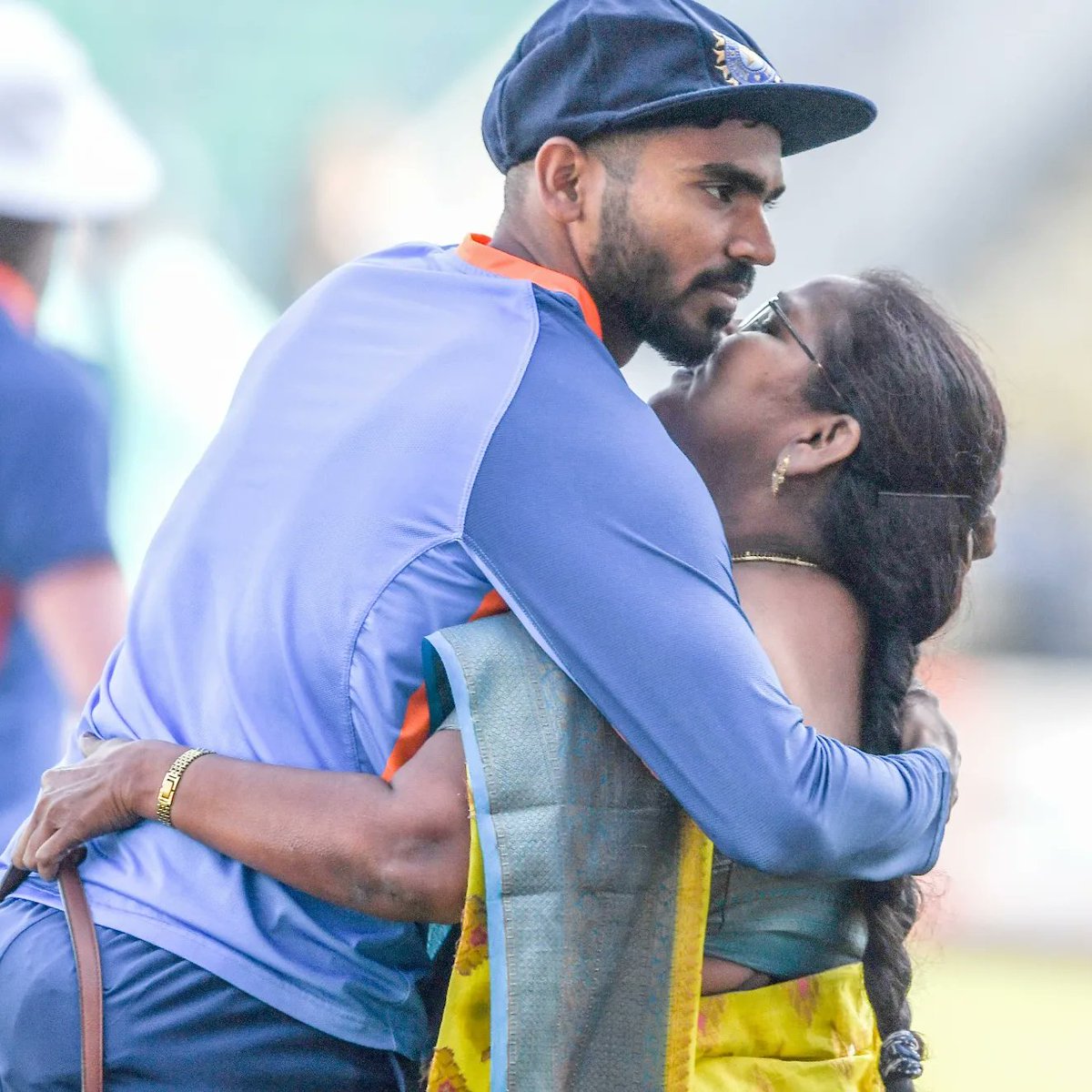 India's <a href="/KonaBharat/">KonaSrikarBharat</a> being congratulated by his mother after getting the Indian cap for the first Test match between India and Australia in Nagpur.  

📸: KR Deepak 

#BorderGavaskarTrophy #INDvAUS #TeamIndia #NagpurTest