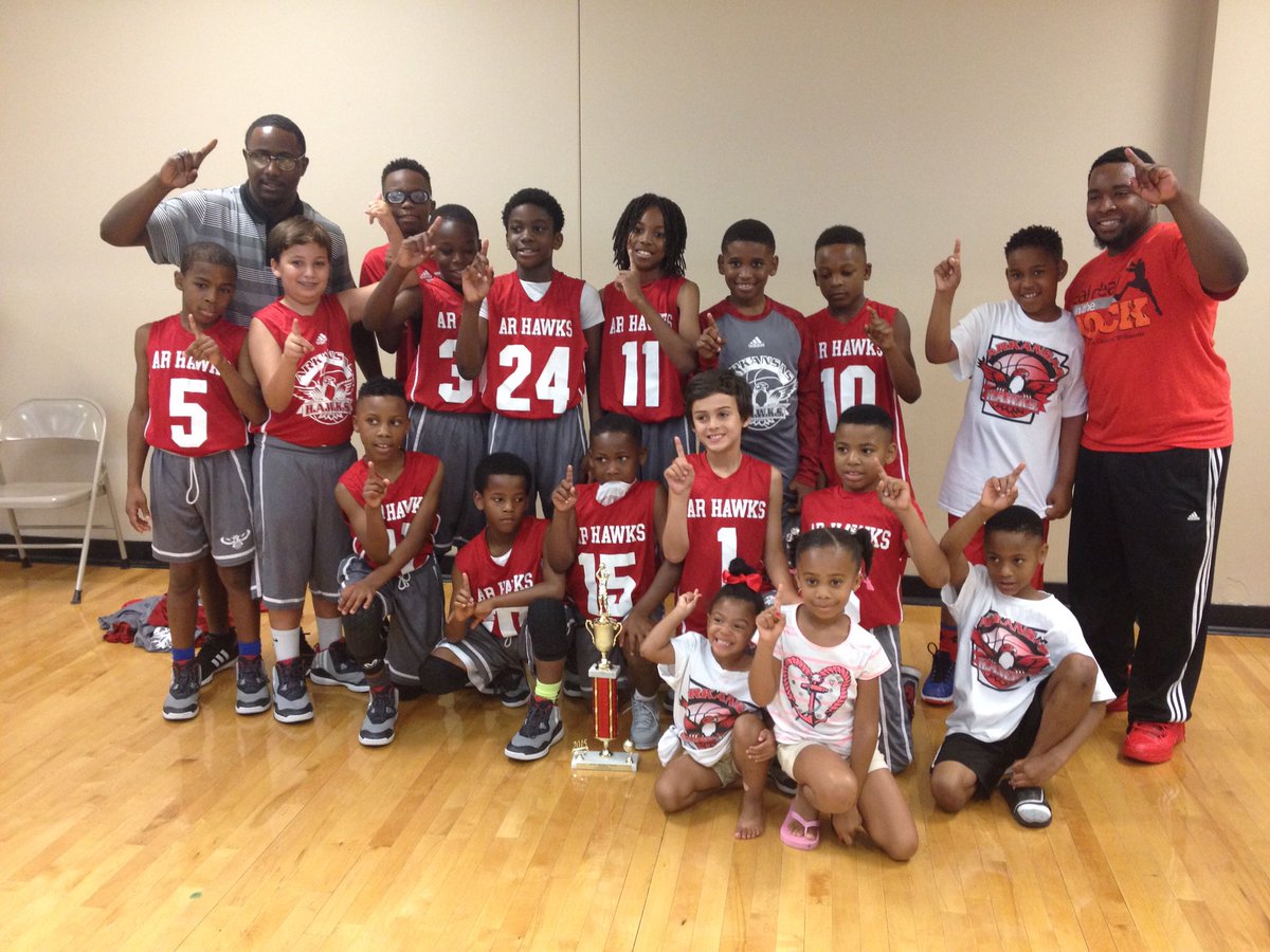 Toni_Phroze14's tweet image. How many of the states top players do you see in these pics and can you name them?

Laying the foundation for our youth has always been a goal! The grind don’t stop!!! 

Who is next? 

#AlwaysHungry #NeverSatisfied