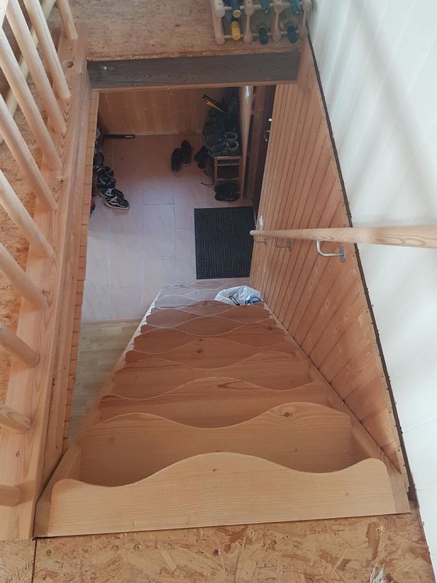 matt3d's tweet image. Voy a decir algo… el que baja tiene un 50% de romperse el cuello 😏 #uxfail