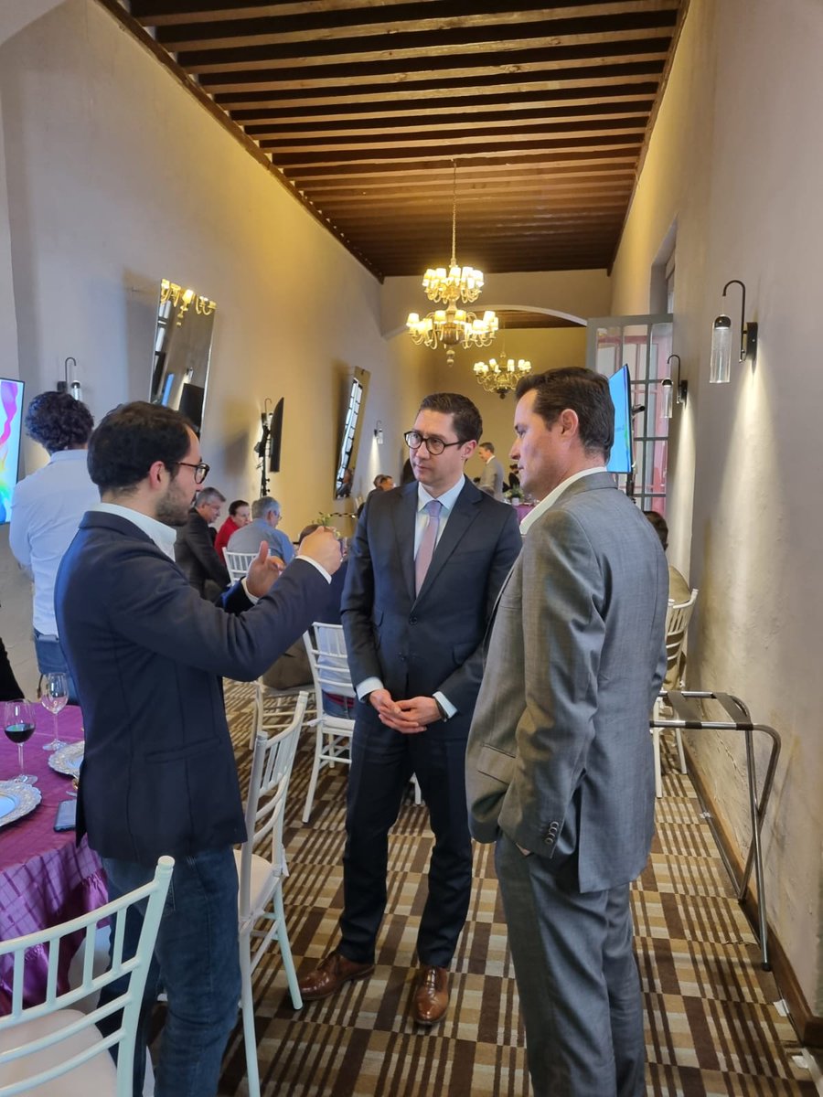 CitexPresidente's tweet photo. Agradezco el apoyo por acompañarnos de la Gobernadora @LorenaCuellar , del Secretario @JavierMarCal , @manoloespinosam Presidente @CANAINTEX_MX, Manuel Torres #Antextextil Vicepresidente de CITEX, socios de #Tlaxcala y #Puebla. Hoy en la Primera Sesión de Consejo Directivo. https://t.co/TCOAW1HVfe