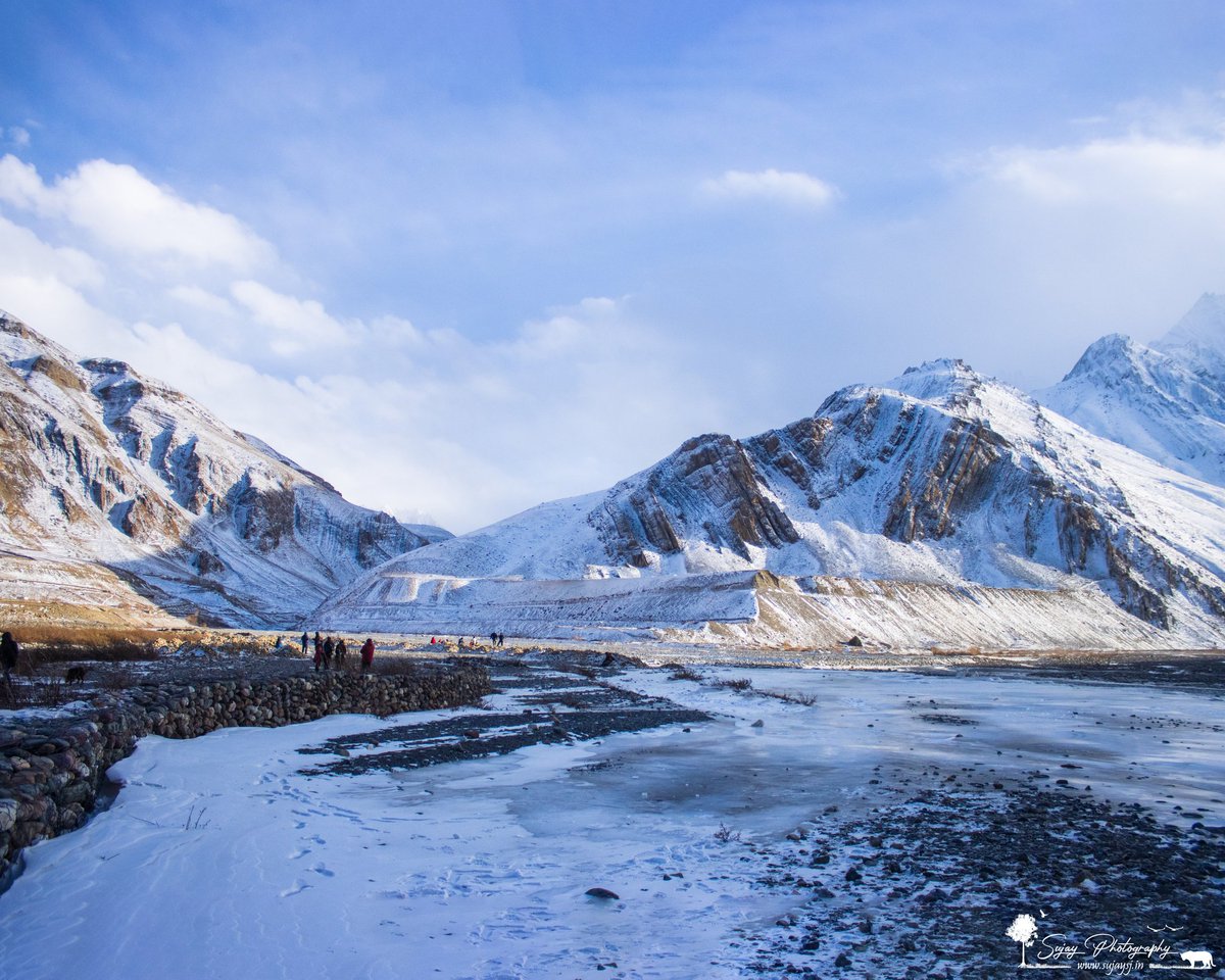 Frozen Pin river close to Mud Village 
.
.
.
#incredibleindia #pinvalley #frozenriver #himachal #roamtheplanet #HimachalPradesh #travel #travelphotography #travelgram #wanderlust #travelblogger #instatravel #landscape #capturedoncanon #canonindia #canonphotography