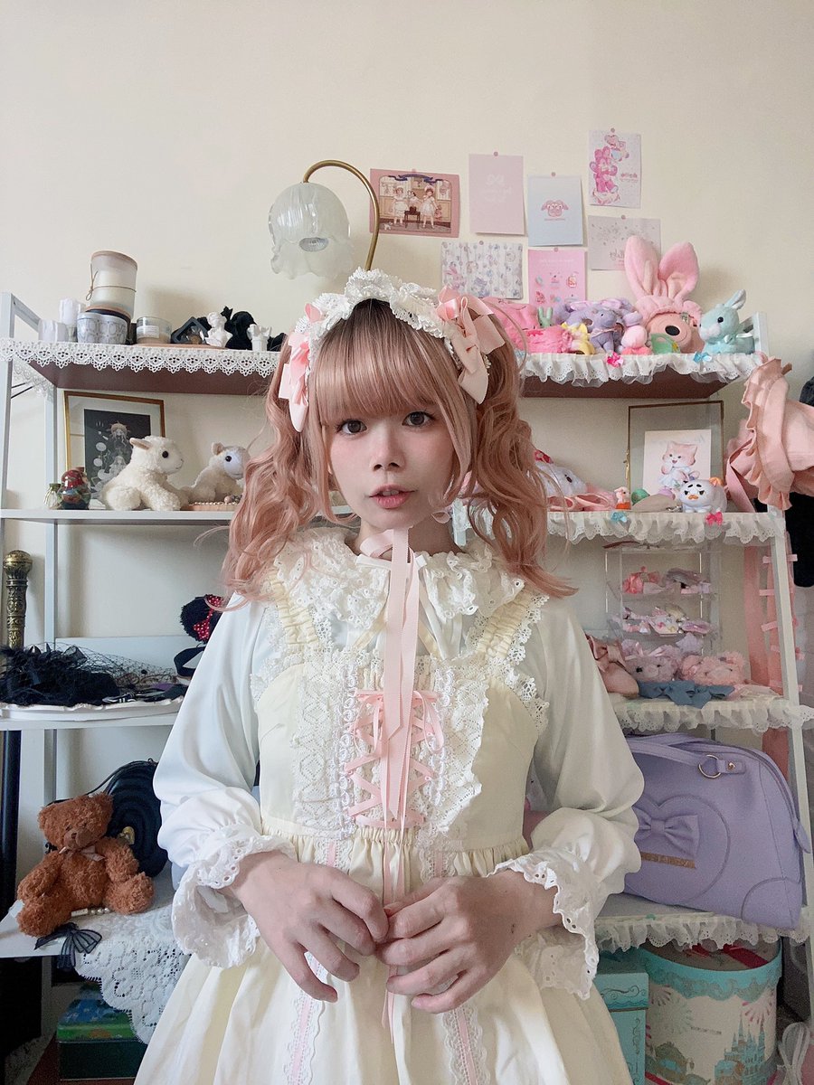 #ロリィタはいいぞ
試試新生成色⸝⸝⸝♡︎

Headdress ｜Baby princess drop
Wig ｜Monkeep 格蕾特
JSK｜ Baby babydoll

#lolitagirl #lolitadress #lolitafashion #oldschoollolita  #ロリィタ #babydolldress #bbd #babythestarsshinebright #babydolljsk #ivory #monkeep #monkeepwig