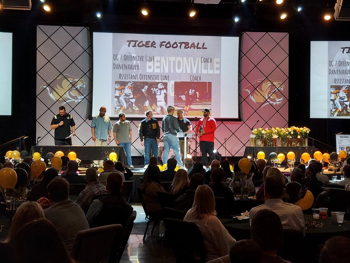 TrasonHunt's tweet photo. Tiger Banquet of 2023. I already miss my teammates so much. Thank you players and coaches for a great Junior year! https://t.co/CxeiMX0lMW