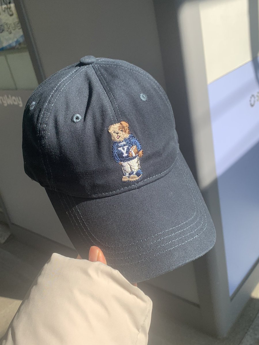 __tulip_7's tweet photo. 새로 산 모자 첫 개시 ~ 🧢 
앞으로 잘 부탁해 ☆ !! https://t.co/MaBTDvaESY